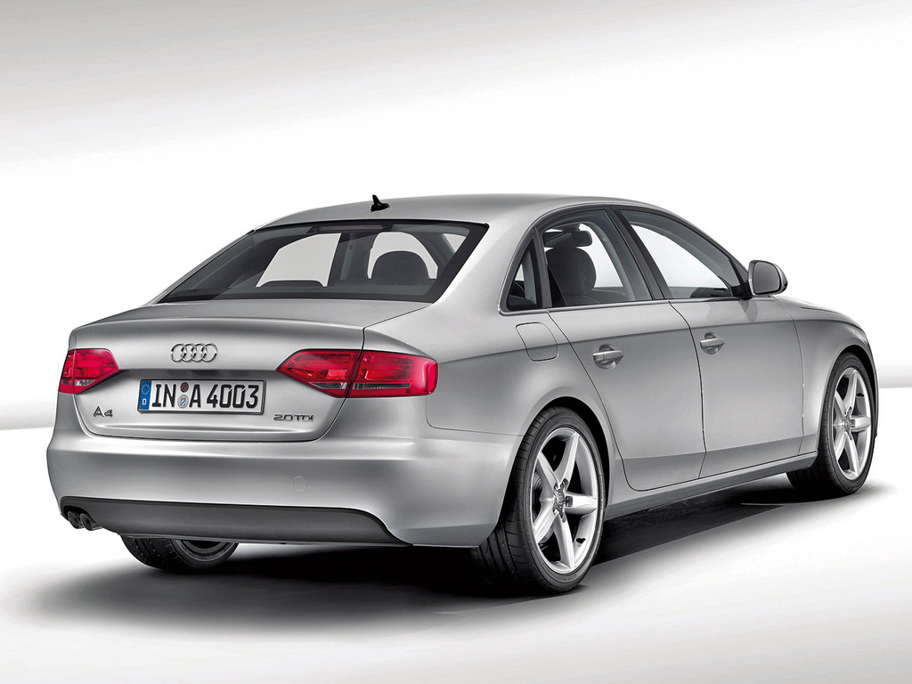 Audi A4: 7 фото