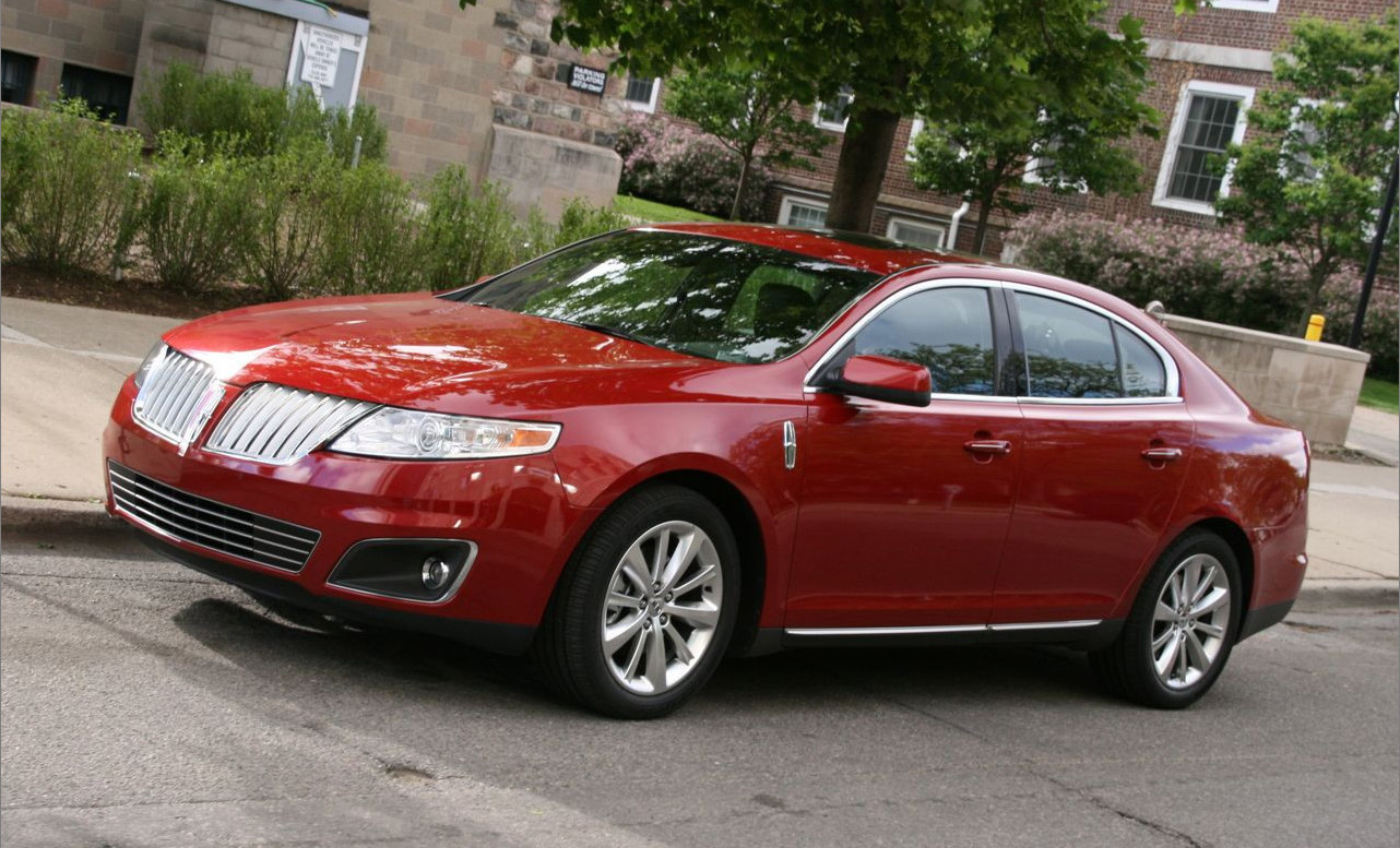 Lincoln MKS: 8 фото