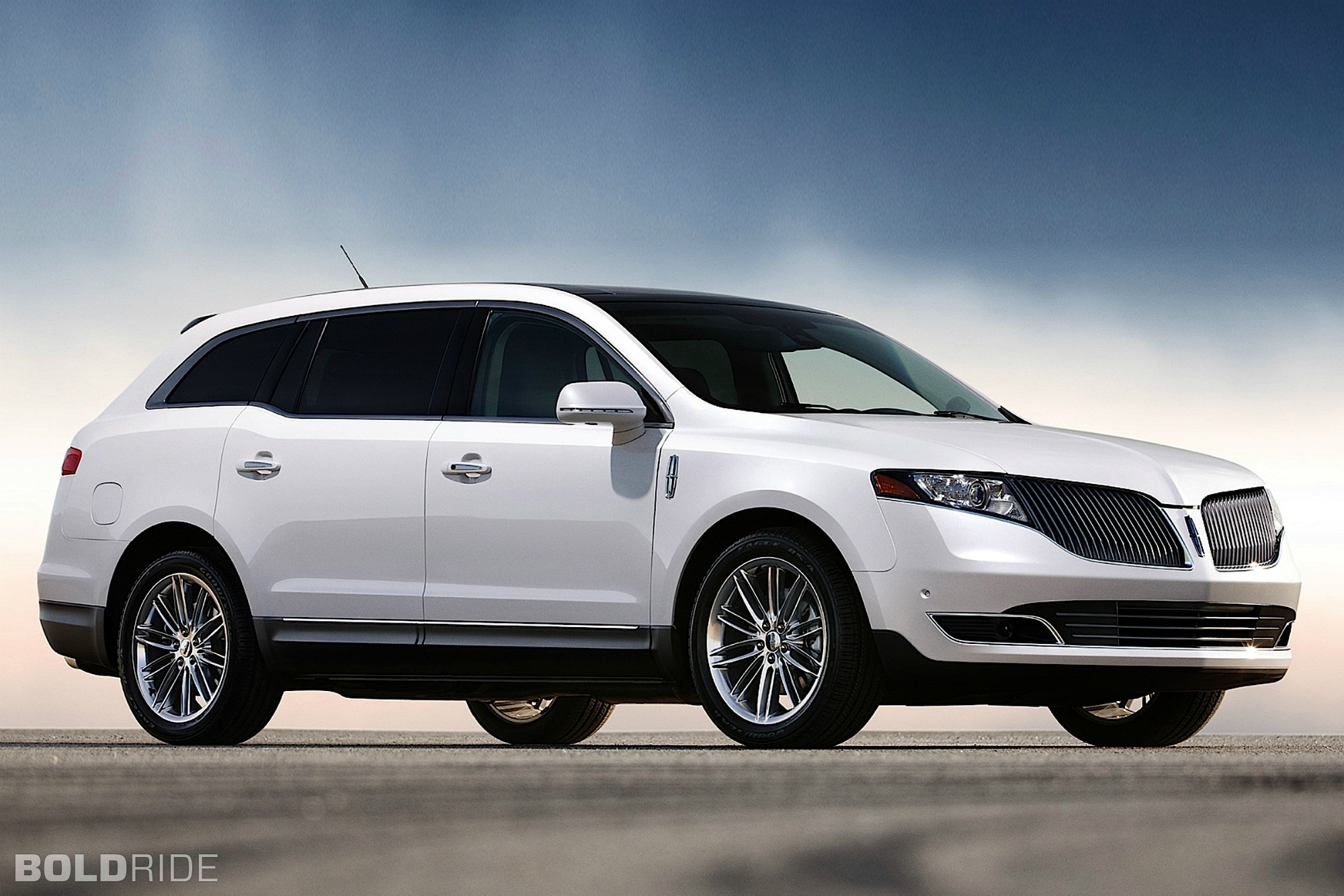 Lincoln MKT: 5 фото