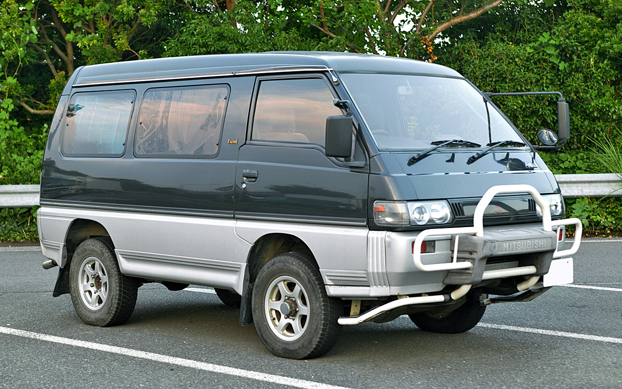 Mitsubishi Delica: 2 фото