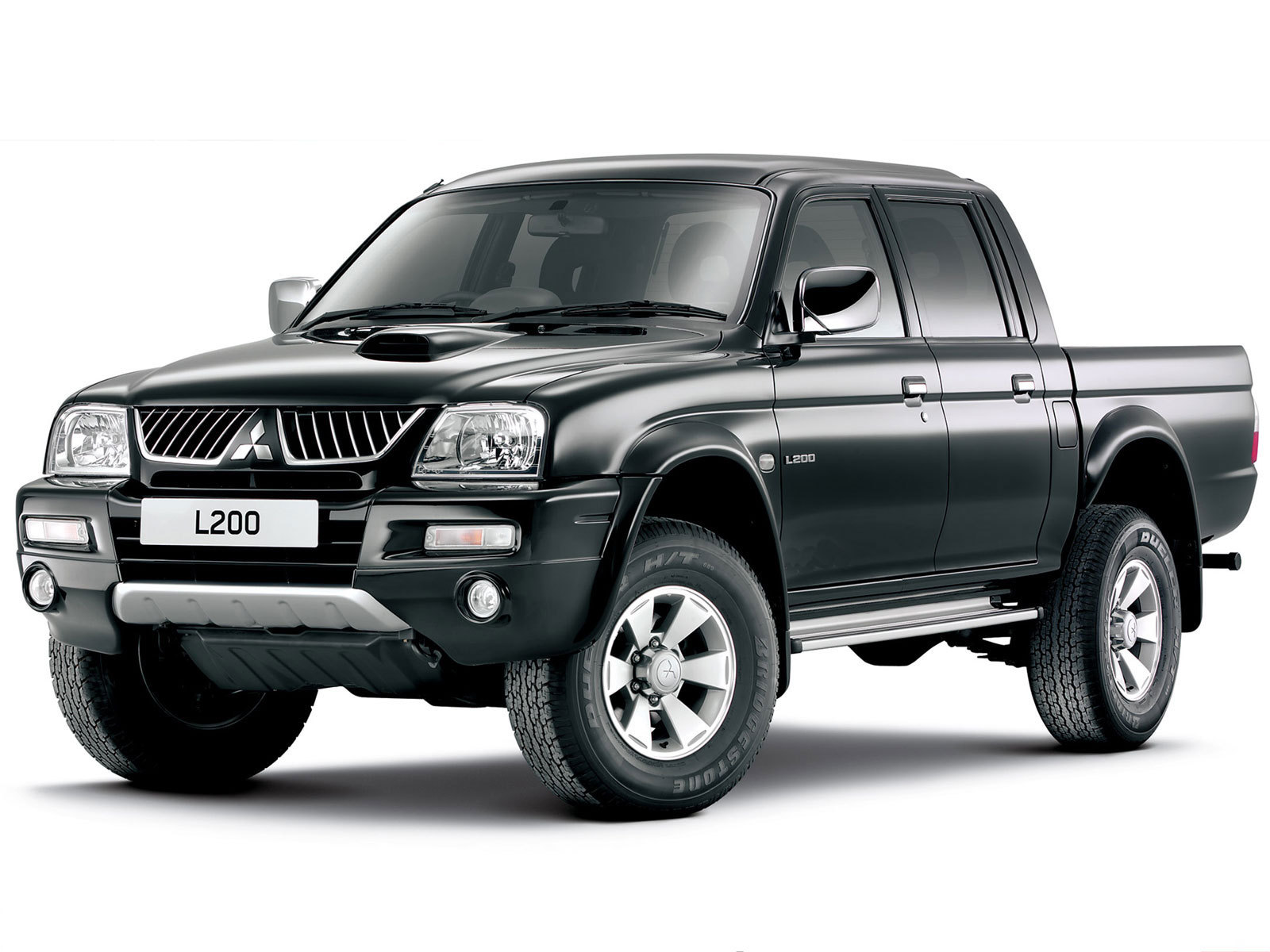 Mitsubishi L-200: 12 фото