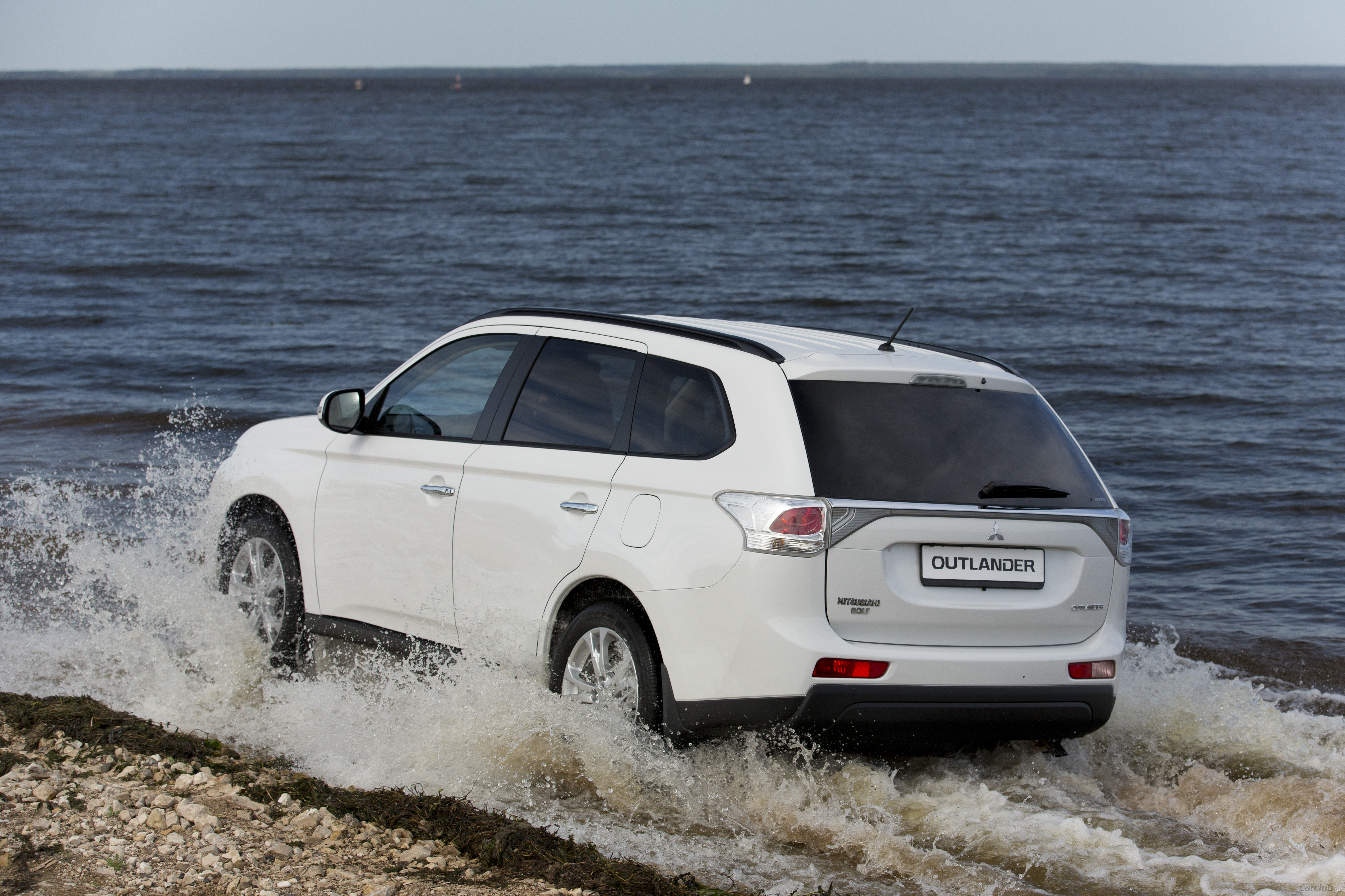 Mitsubishi Outlander: 6 фото