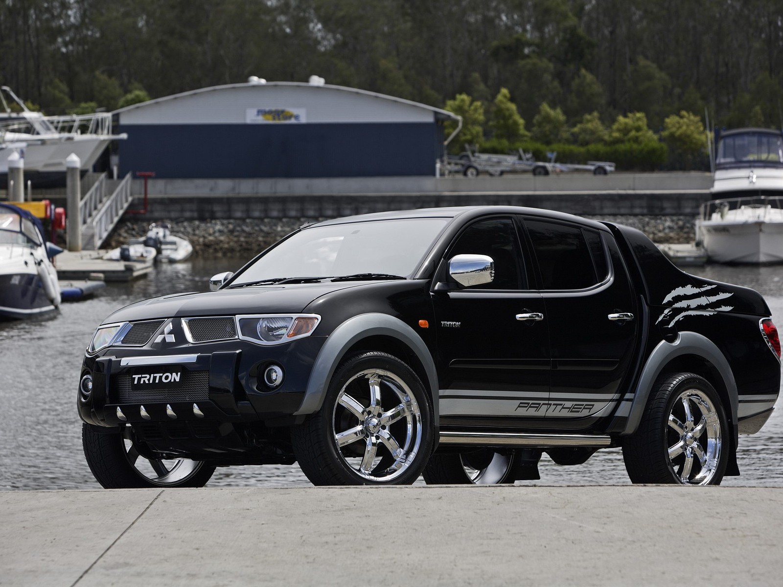 Mitsubishi Triton: 9 фото