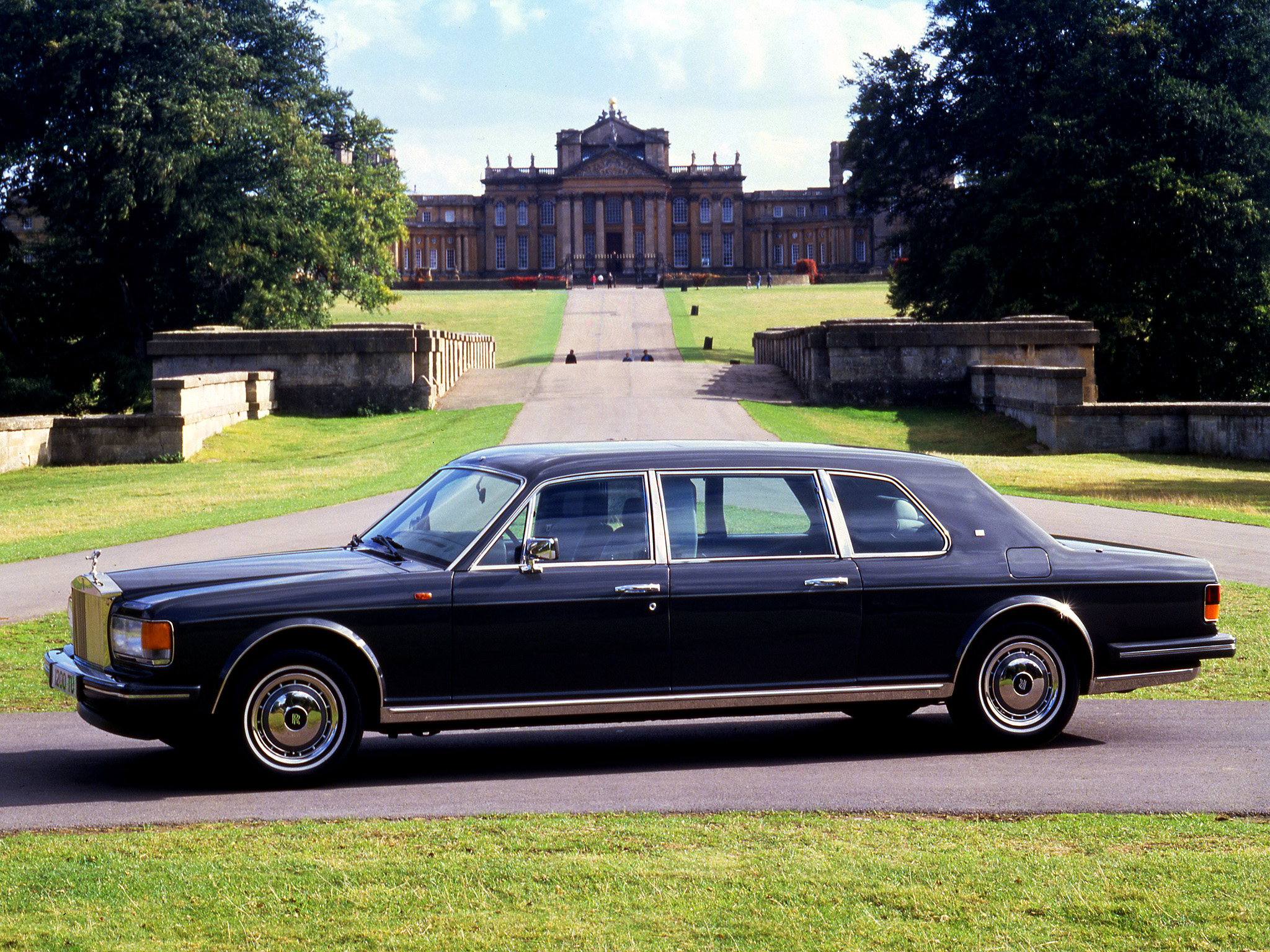 Rolls-Royce Silver Spur: 10 фото