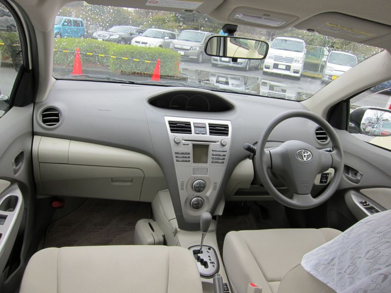 Toyota Belta: 9 фото