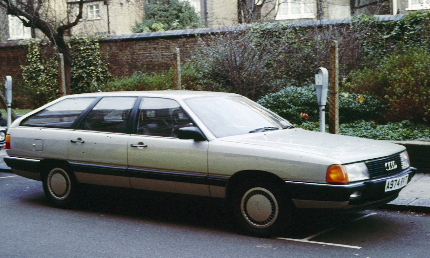 Audi 100 Avant: 2 фото