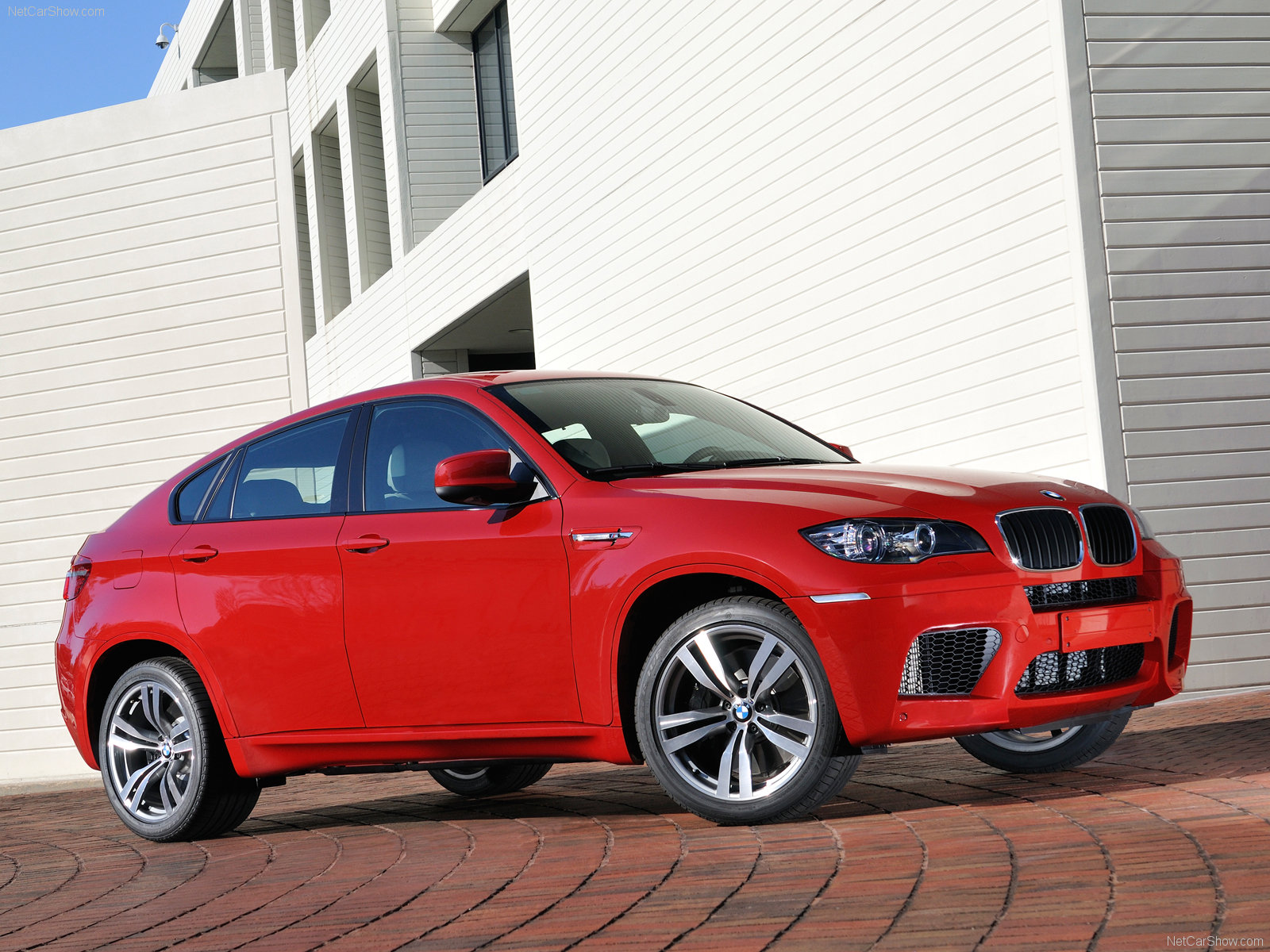 BMW X6 M: 2 фото