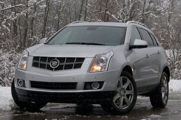 Cadillac SRX I: 9 фото