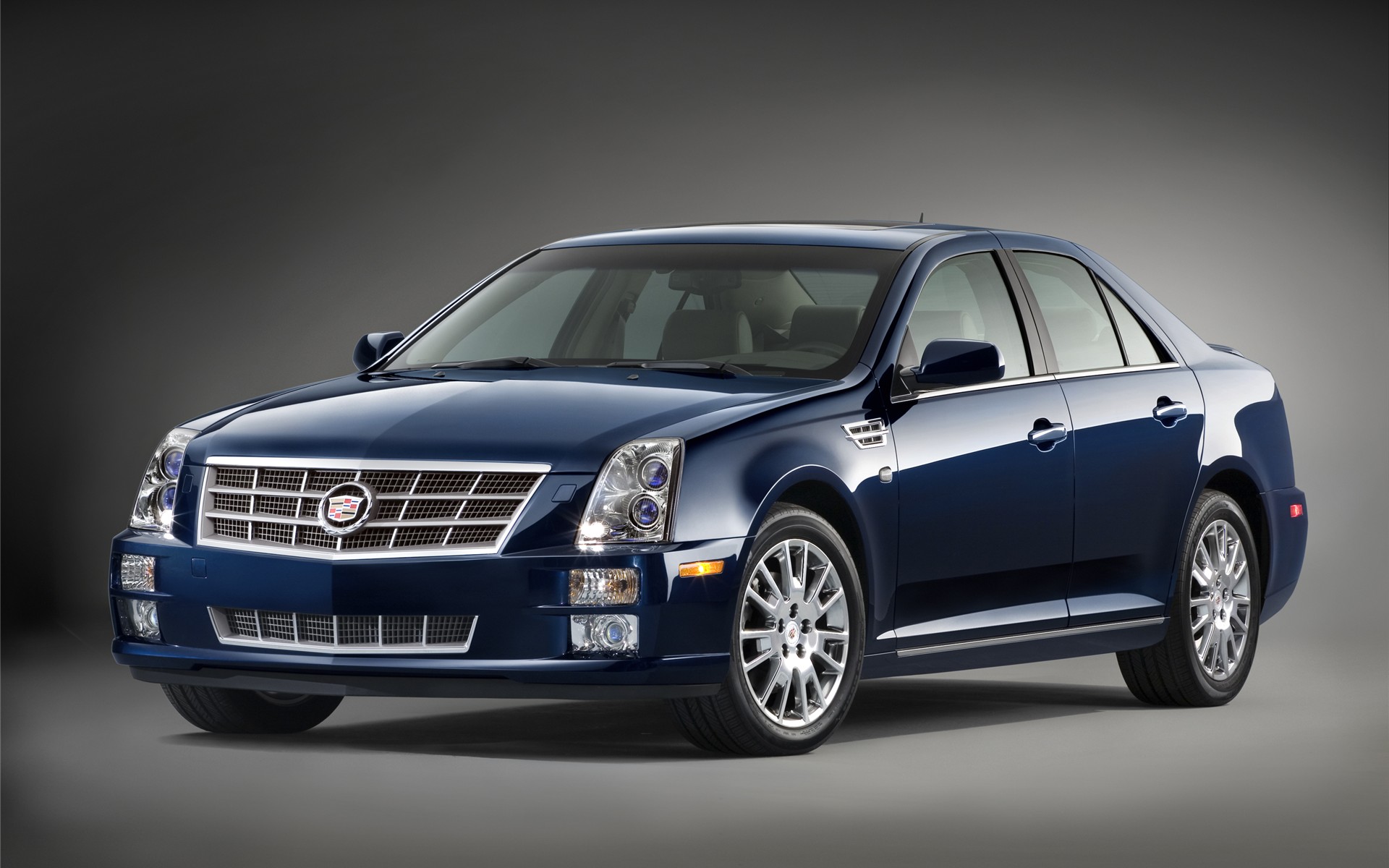 Cadillac STS: 12 фото