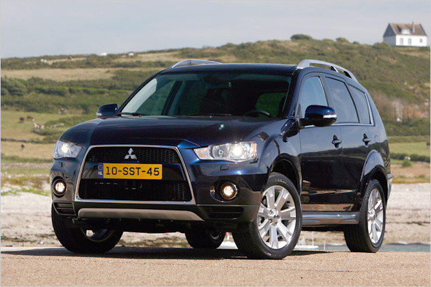 Mitsubishi Outlander I: 11 фото