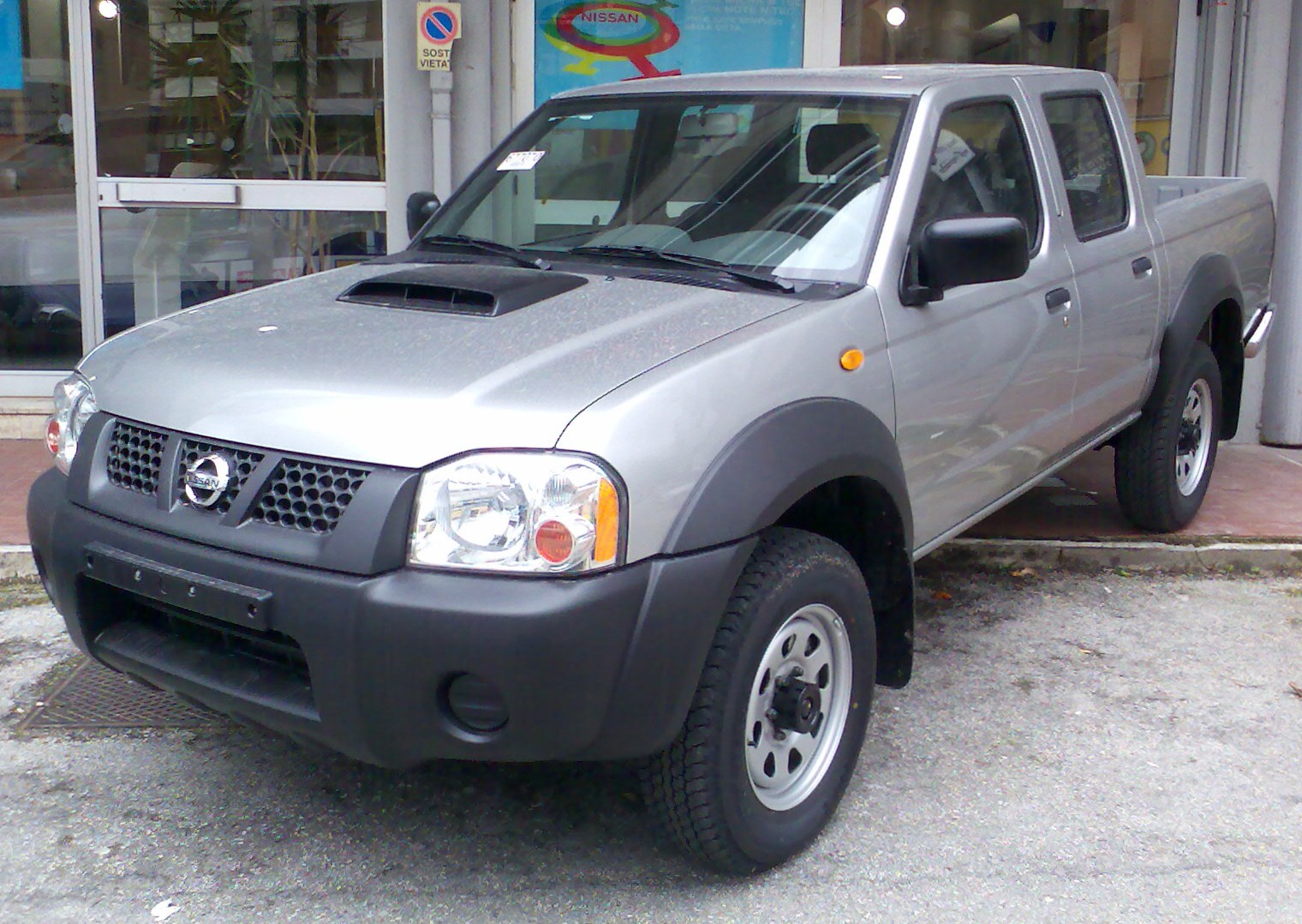 Nissan NP 300: 7 фото