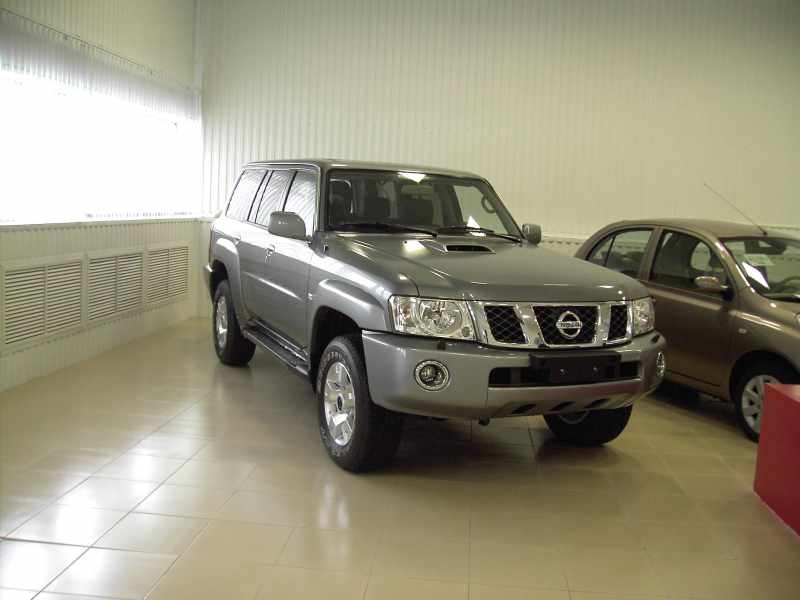 Nissan Patrol Y61: 12 фото