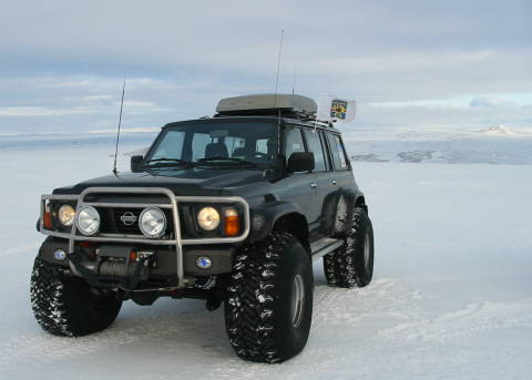 Nissan Patrol: 6 фото