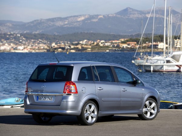 Opel Zafira B: 8 фото