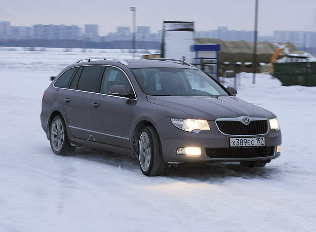 Skoda SuperB Combi: 4 фото