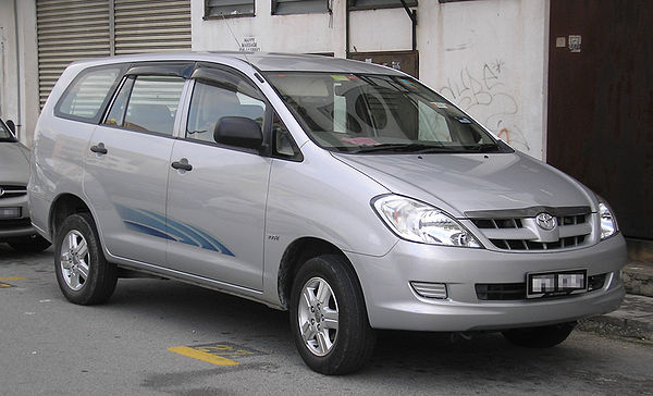 Toyota Innova: 6 фото