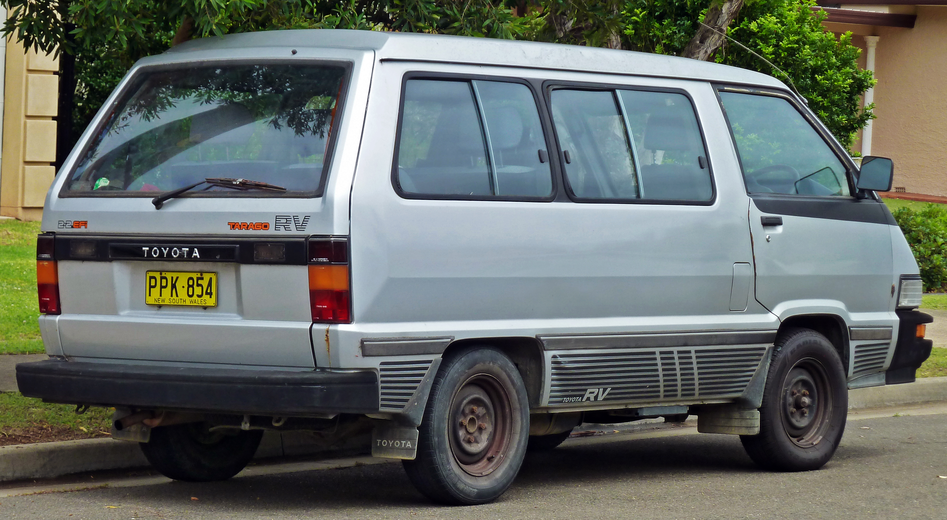 Toyota Tarago: 4 фото